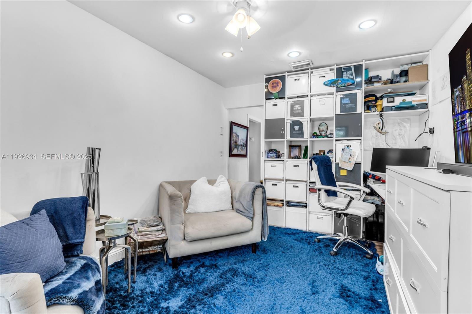 1420 West Sandpiper Circle, Unit 1420 Pembroke Pines, FL 33026 - Photo 28 of 38 a livingroom with workspace and a couch