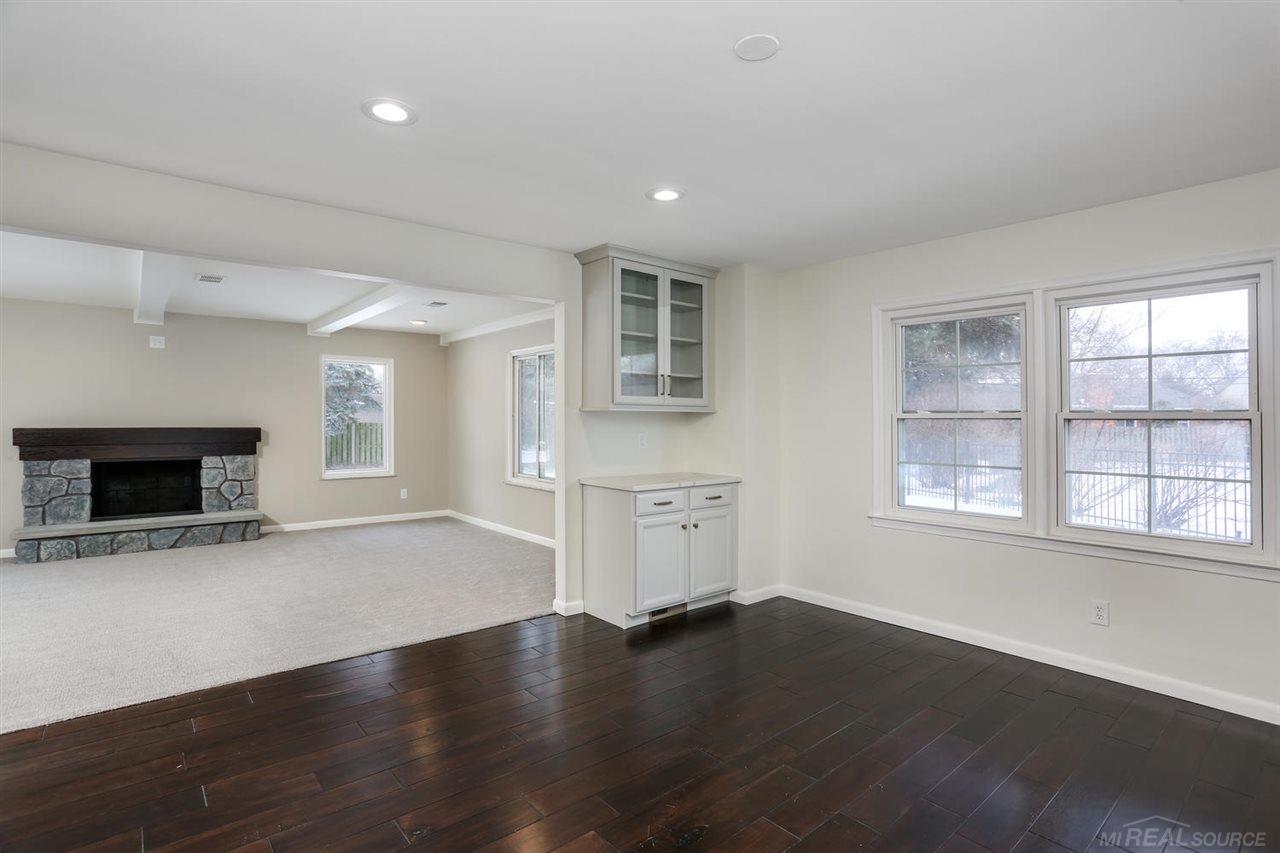 925 Ballantyne Road Grosse Pointe Shores, MI 48236 - Photo 9 of 32