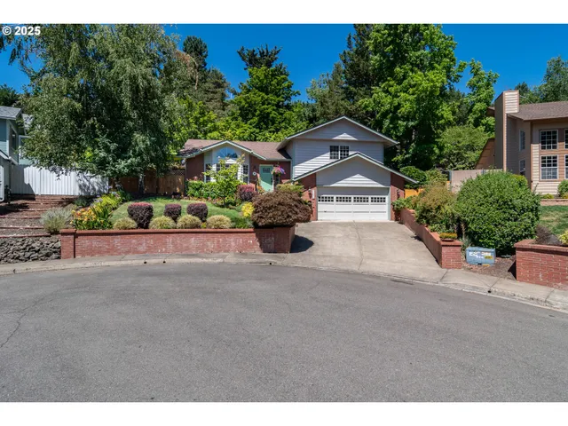 $525,000 | 169 Northwest Brent Court, Roseburg, OR 97471