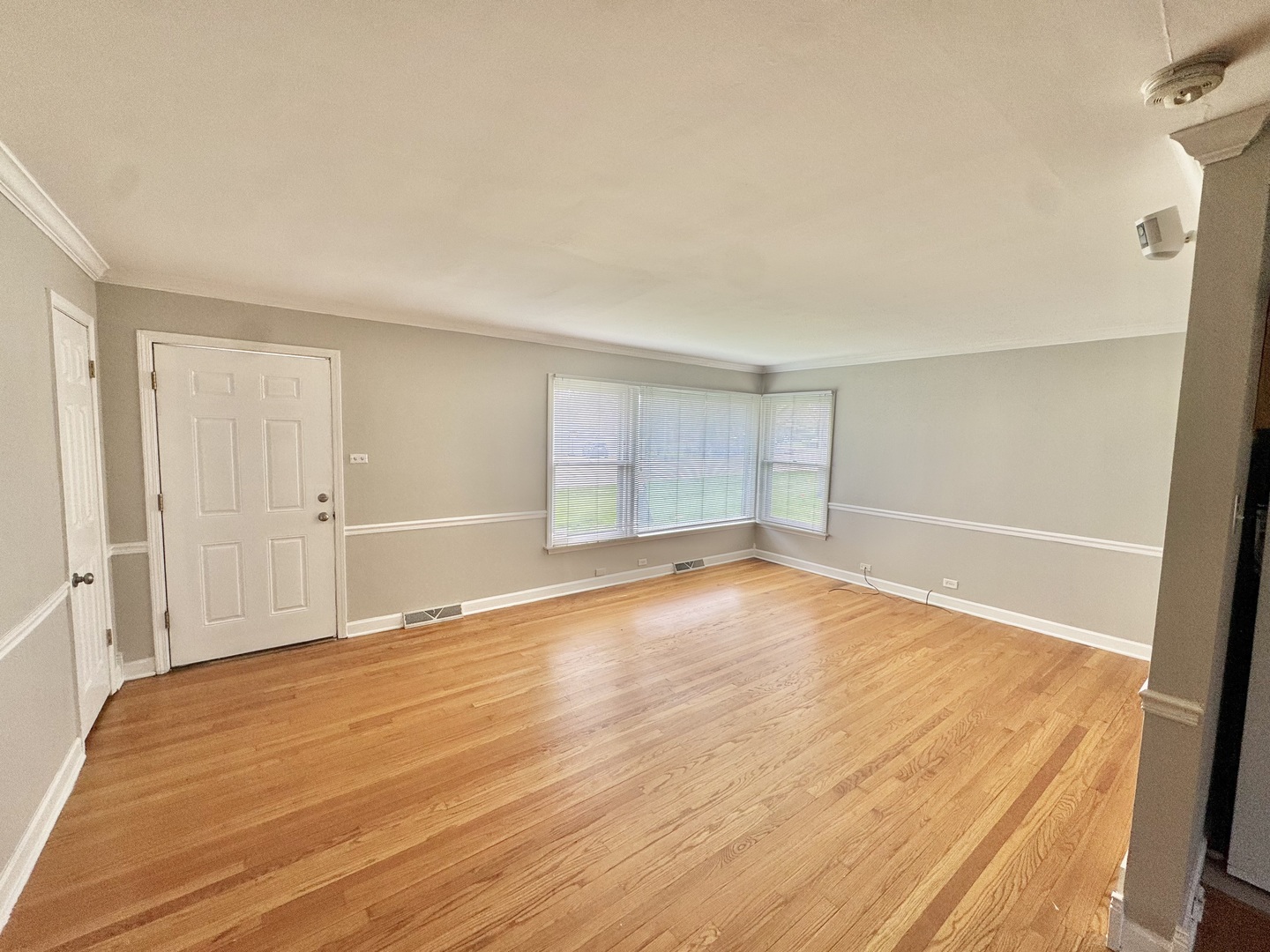 2540 Crescent Road Homewood, IL 60430 - Photo 3 of 14 Gallery Image 3