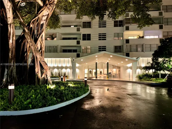 $5,600 | 3 Island Avenue, Unit 4I, Miami Beach, FL 33139