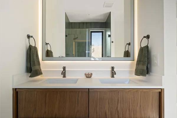 $725,000 | 2305 East 21st Street, Unit 2, Austin, TX 78722