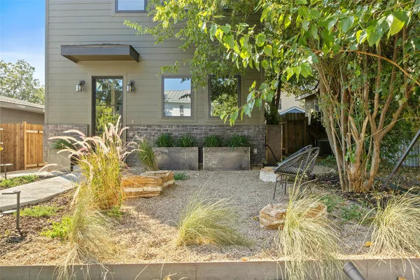 $725,000 | 2305 East 21st Street, Unit 2, Austin, TX 78722