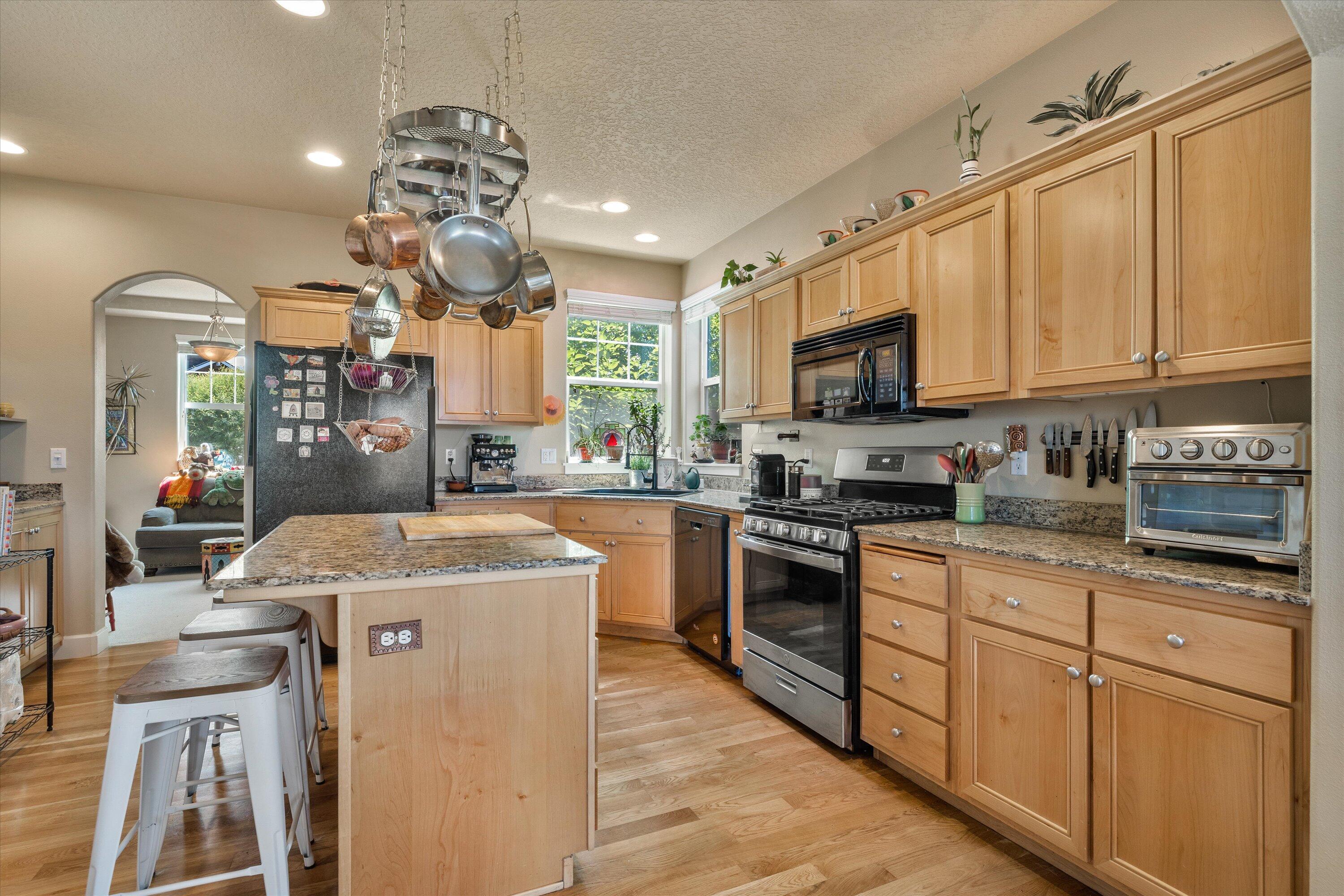 20737 Kilbourne Loop Bend, OR 97701 - Photo 12 of 29 Kitchen