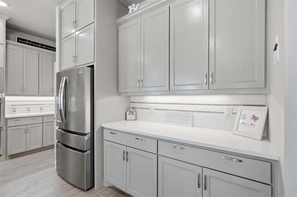 3036 Deer Path Weatherford, TX 76085 - Photo 10 of 35 a kitchen with cabinets and stainless steel appliances