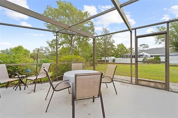 a view of backyard of the house