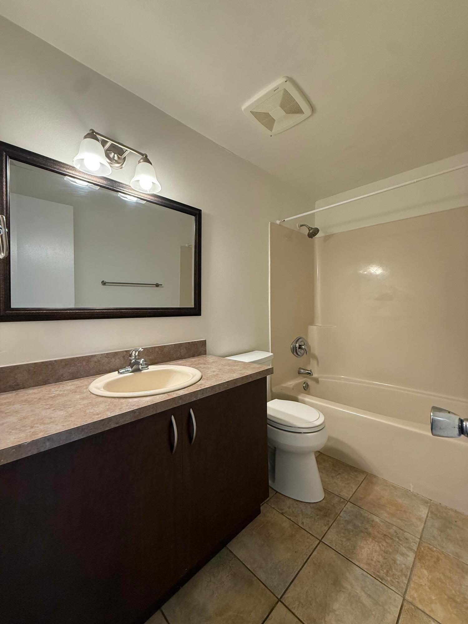 347 Gulfstream Road Dania Beach, FL 33004 - Photo 3 of 12 WhatsApp Image 2026-05-03 at 21.38.57 (3