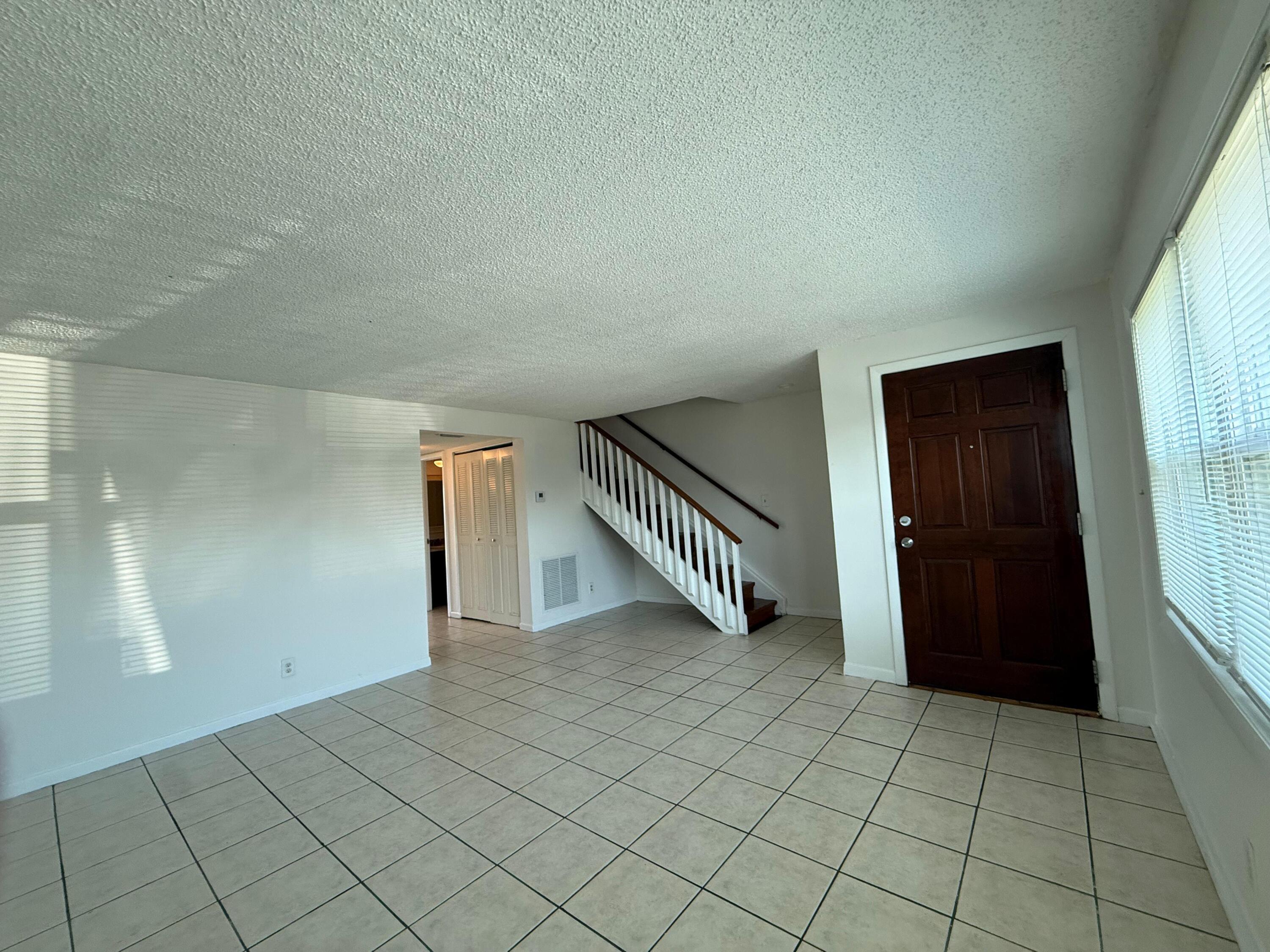 347 Gulfstream Road Dania Beach, FL 33004 - Photo 4 of 12 WhatsApp Image 2026-05-03 at 21.38.57 (4