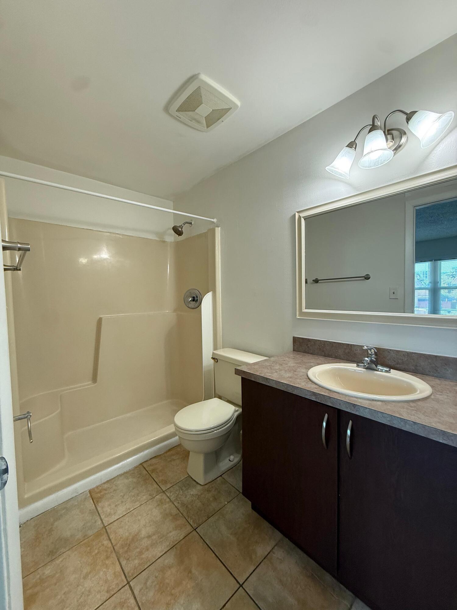 347 Gulfstream Road Dania Beach, FL 33004 - Photo 5 of 12 WhatsApp Image 2026-05-03 at 21.38.57 (7