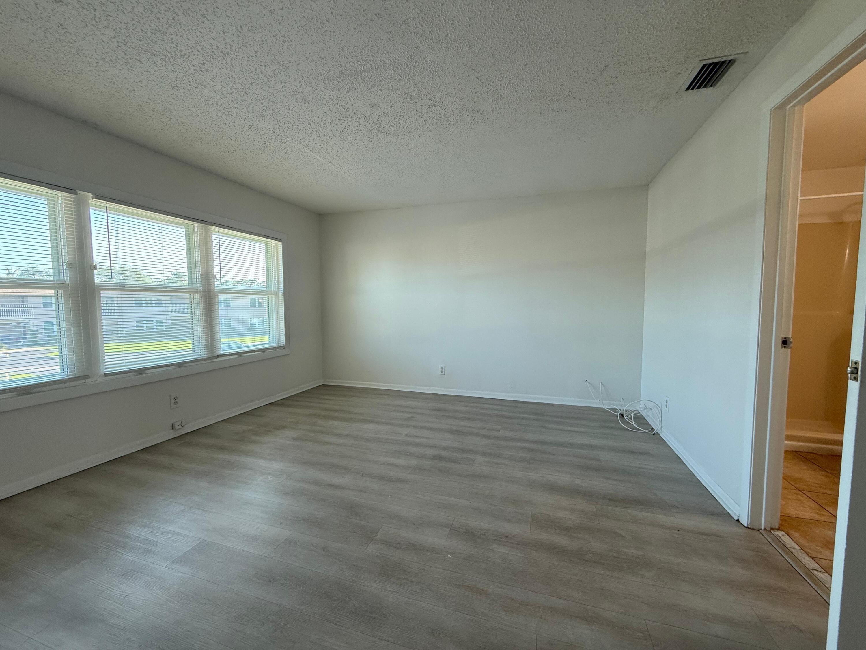 347 Gulfstream Road Dania Beach, FL 33004 - Photo 6 of 12 WhatsApp Image 2026-05-03 at 21.38.57 (2