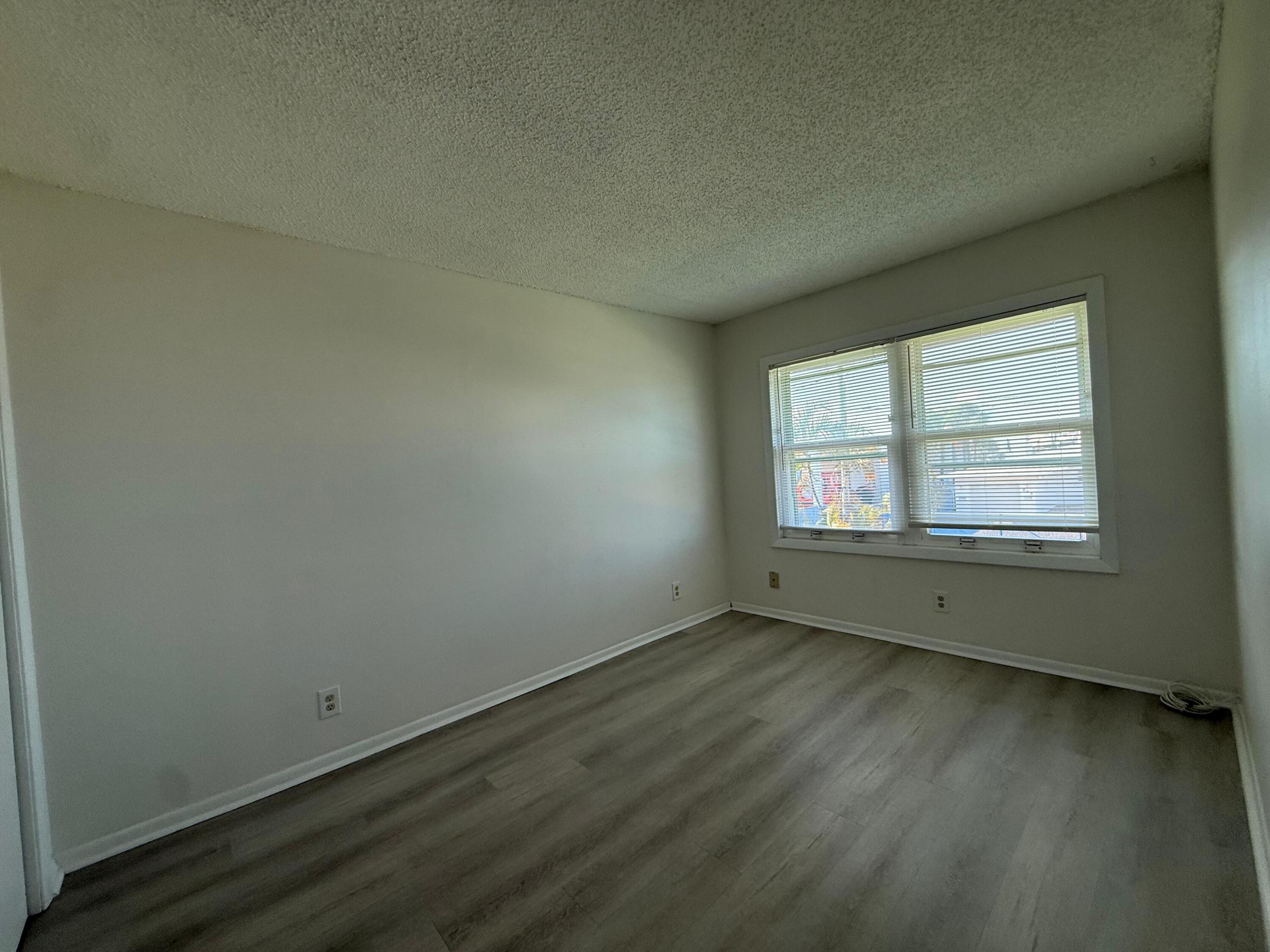 347 Gulfstream Road Dania Beach, FL 33004 - Photo 8 of 12 WhatsApp Image 2026-05-03 at 21.38.57 (8