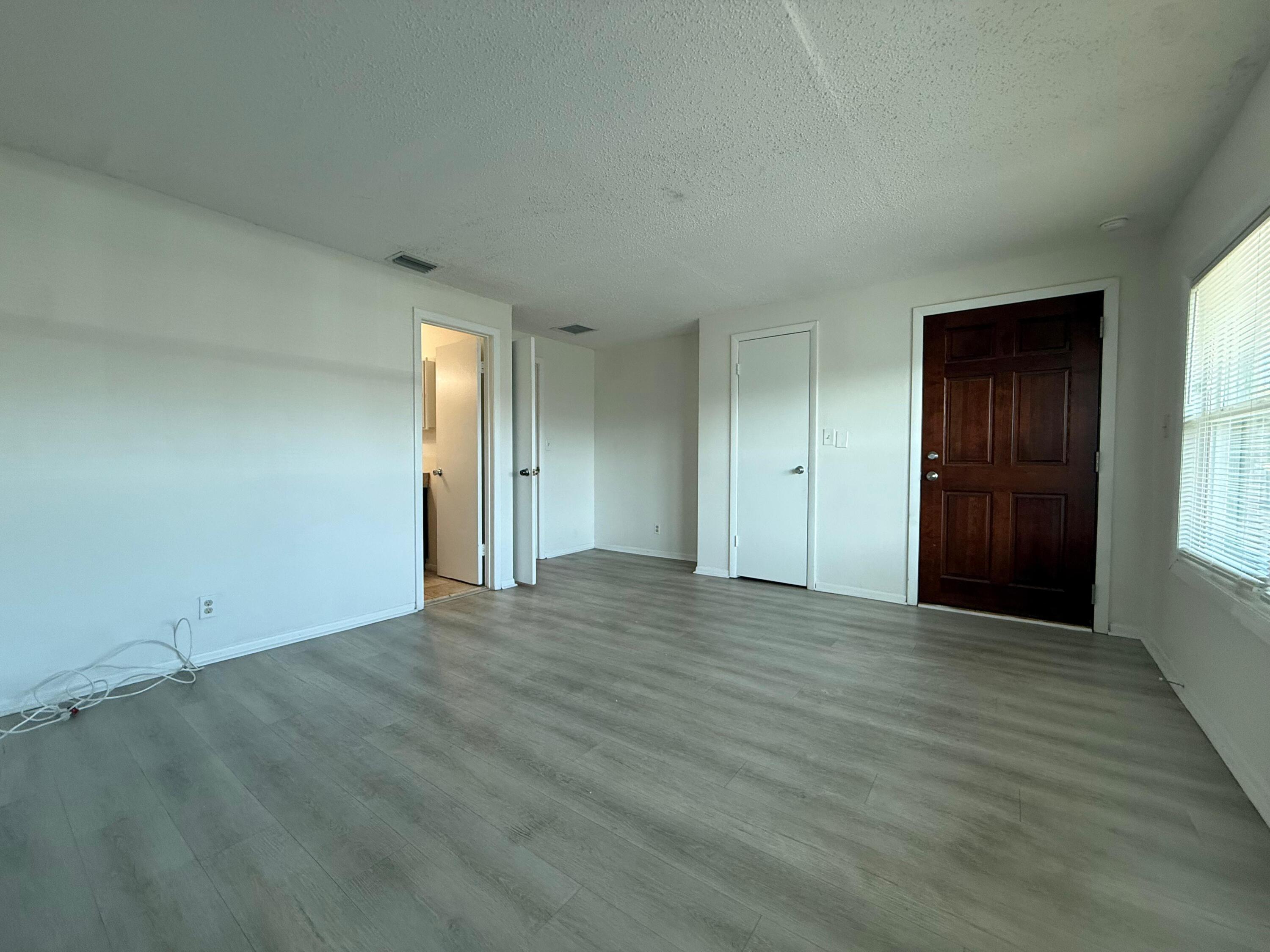 347 Gulfstream Road Dania Beach, FL 33004 - Photo 10 of 12 WhatsApp Image 2026-05-03 at 21.38.57 (1