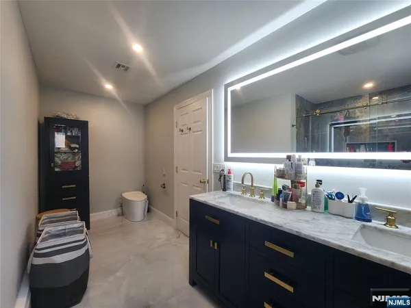 $6,800 | 194 8th Street, Cresskill, NJ 07626