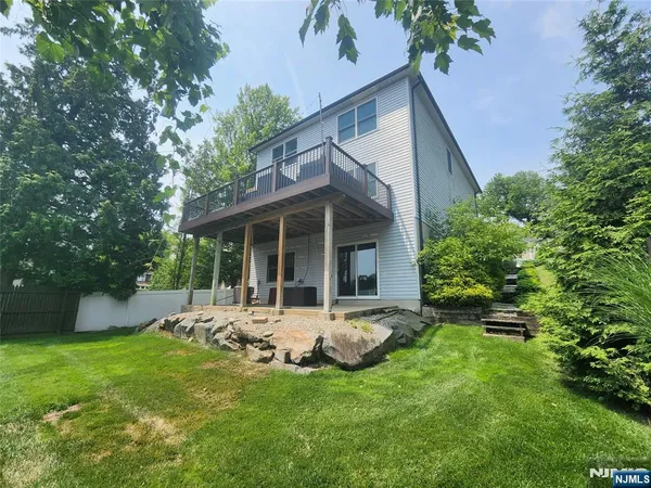 $6,800 | 194 8th Street, Cresskill, NJ 07626