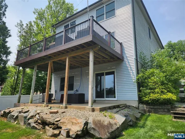$6,800 | 194 8th Street, Cresskill, NJ 07626