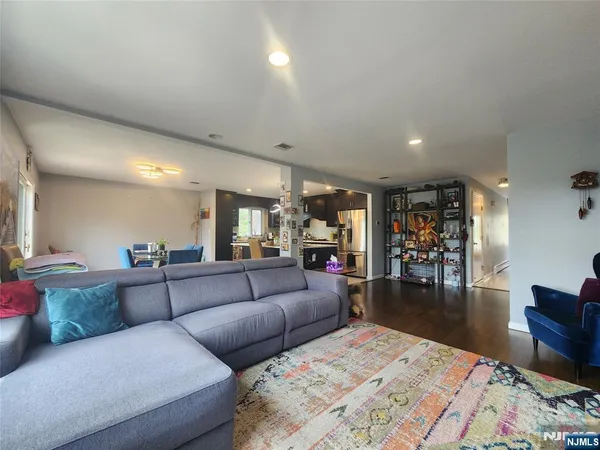 $6,800 | 194 8th Street, Cresskill, NJ 07626