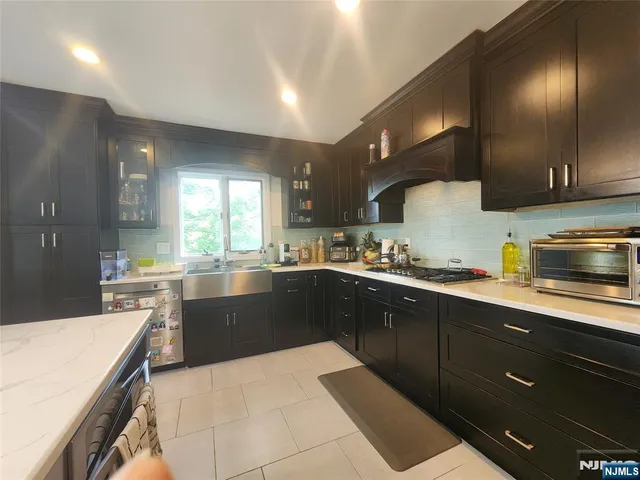 $6,800 | 194 8th Street, Cresskill, NJ 07626