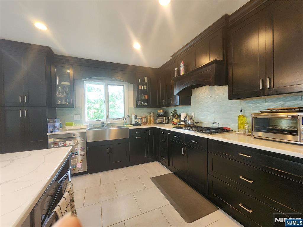 194 8th Street Cresskill, NJ 07626 - Photo 8 of 35