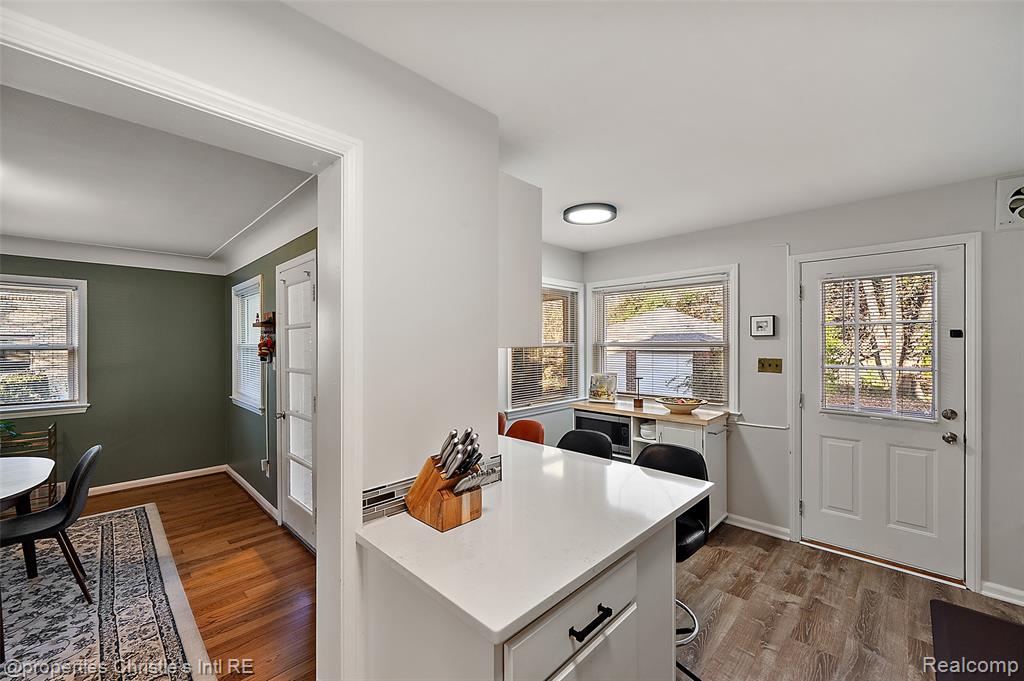 852 Harcourt Road Grosse Pointe, MI 48230 - Photo 20 of 48