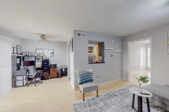 $1,350 | 5916 Gaston Avenue, Unit 304, Dallas, TX 75214