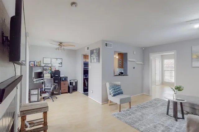 $1,350 | 5916 Gaston Avenue, Unit 304, Dallas, TX 75214