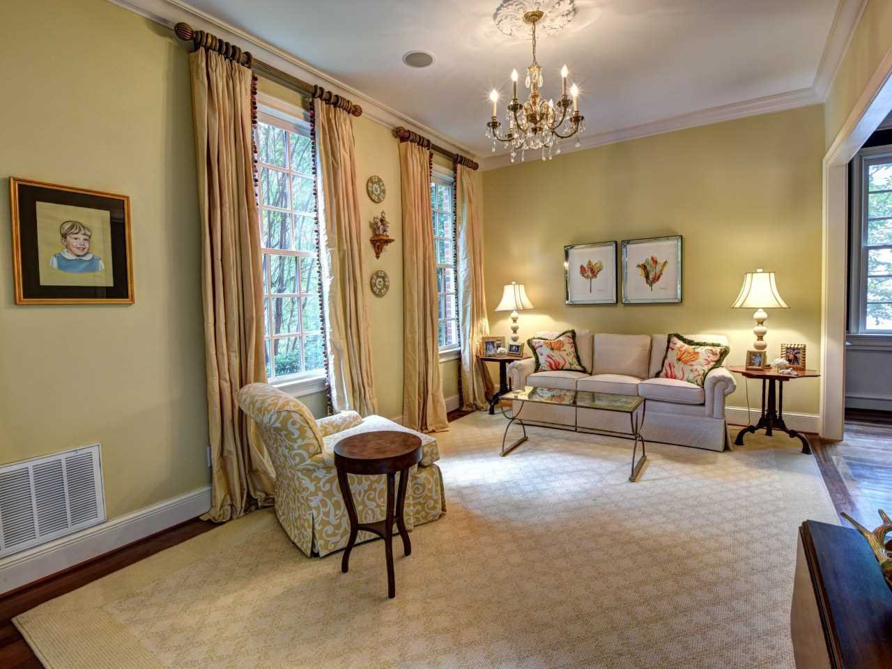 302 Marlowe Road Raleigh, NC 27609 - Photo 3 of 25 Living Room