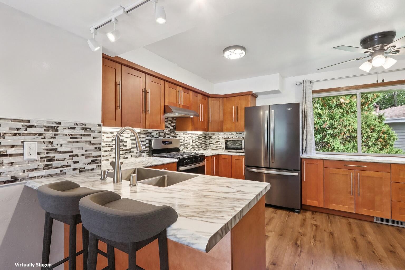 901 Anton Road Hartland, WI 53029 - Photo 13 of 48 Kitchen