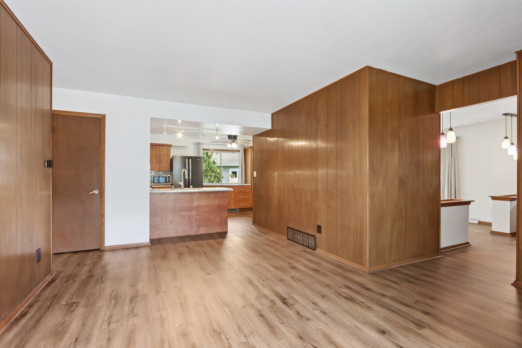 901 Anton Road Hartland, WI 53029 - Photo 16 of 48 Open concept kitchen and flex space.