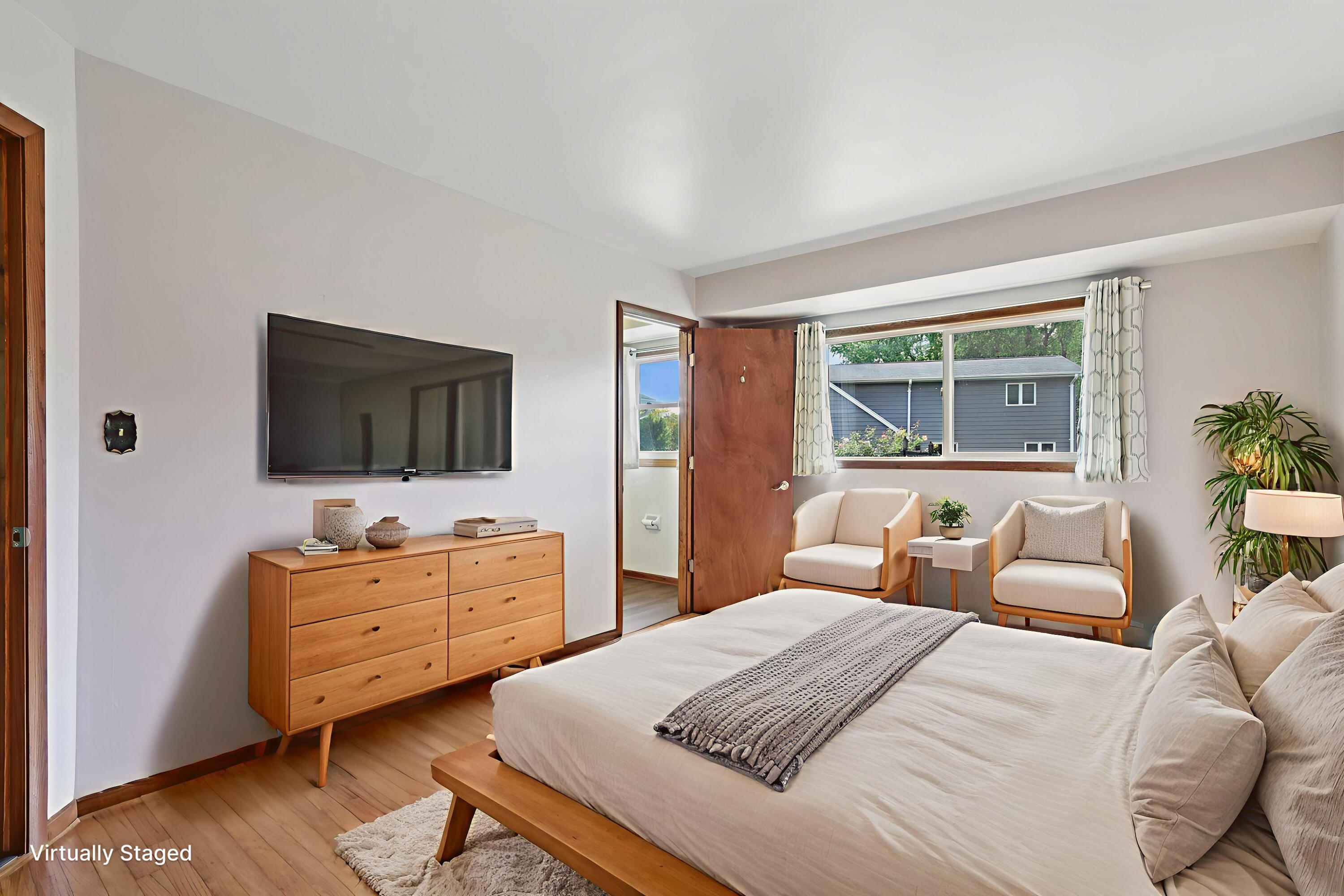 901 Anton Road Hartland, WI 53029 - Photo 18 of 48 Primary/Master Bedroom