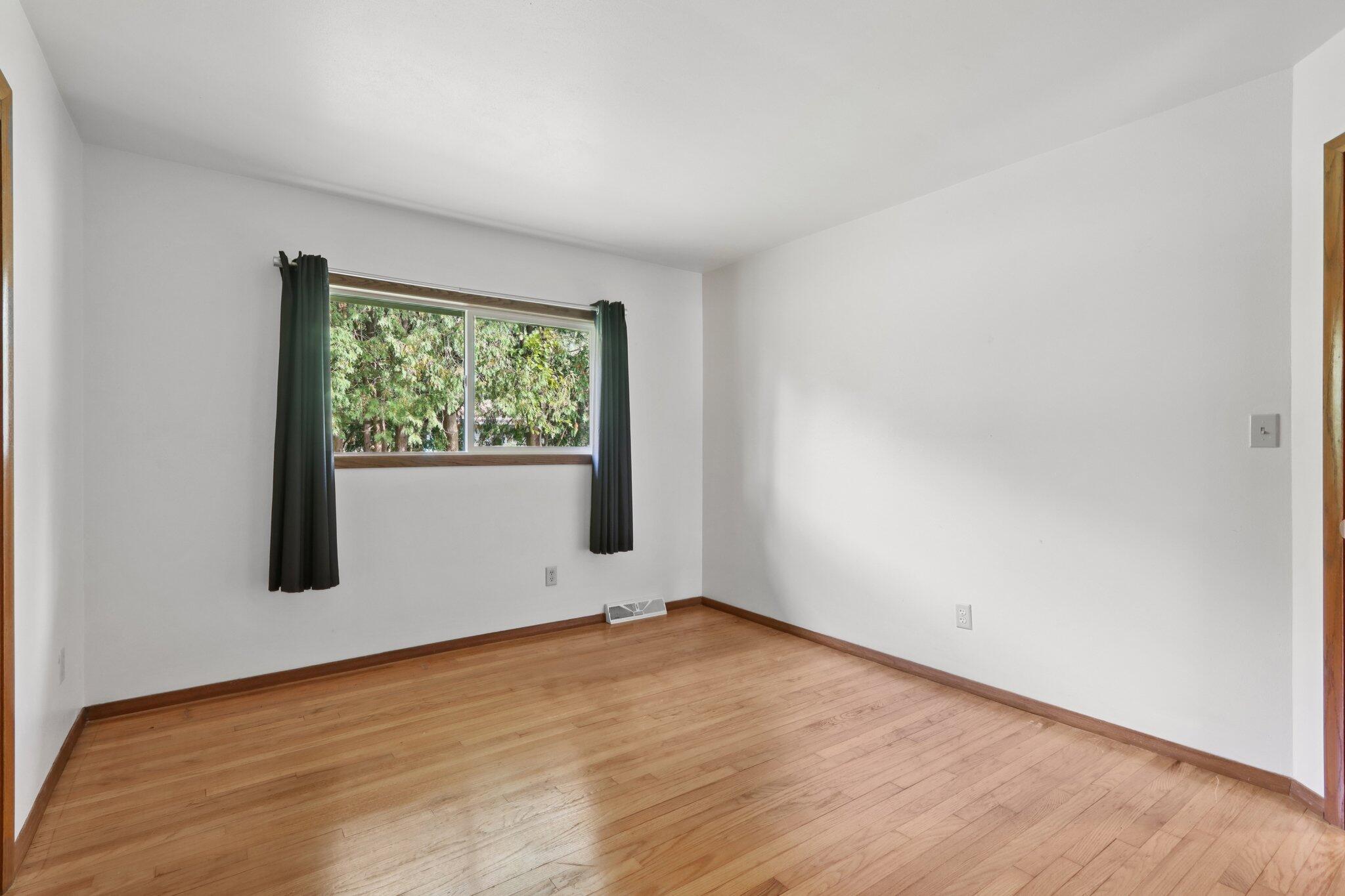 901 Anton Road Hartland, WI 53029 - Photo 23 of 48 Bedroom 2