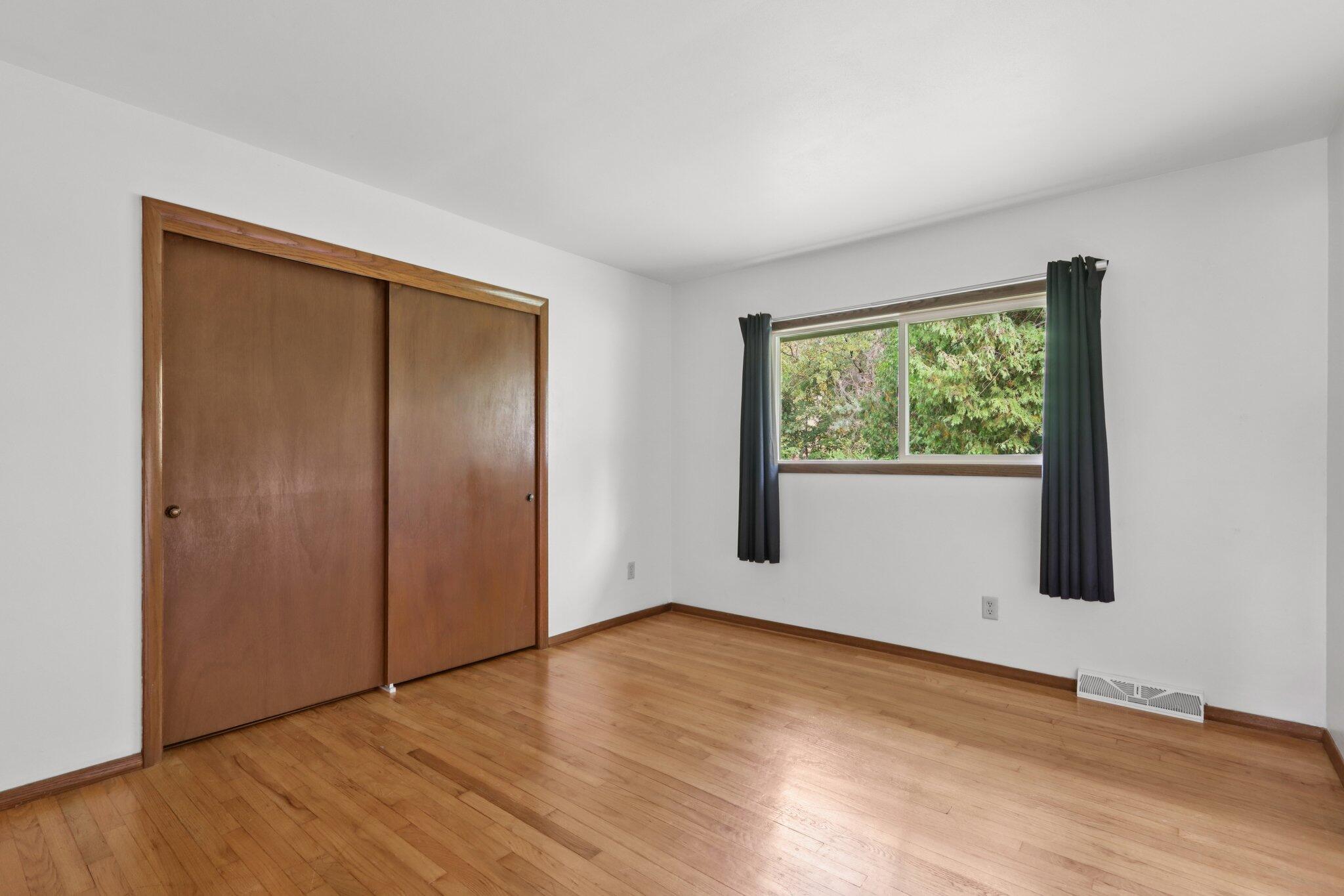 901 Anton Road Hartland, WI 53029 - Photo 25 of 48 Bedroom 2