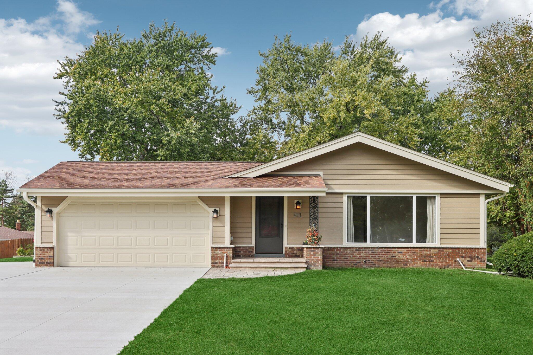 901 Anton Road Hartland, WI 53029 - Photo 2 of 48 Fall Photos