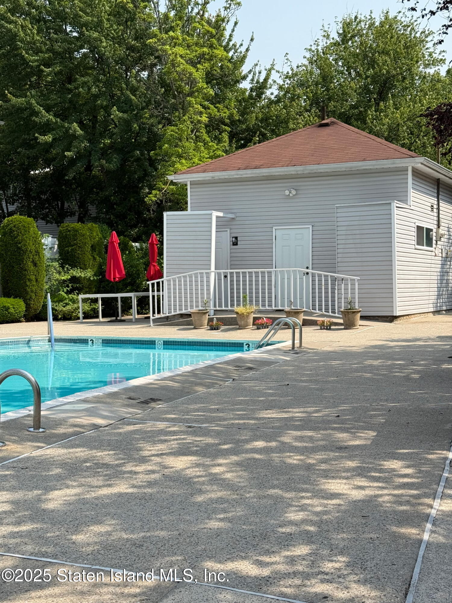37 Linda Lane Staten Island, NY 10312 - Photo 20 of 20 a view of basketball place with a small yard