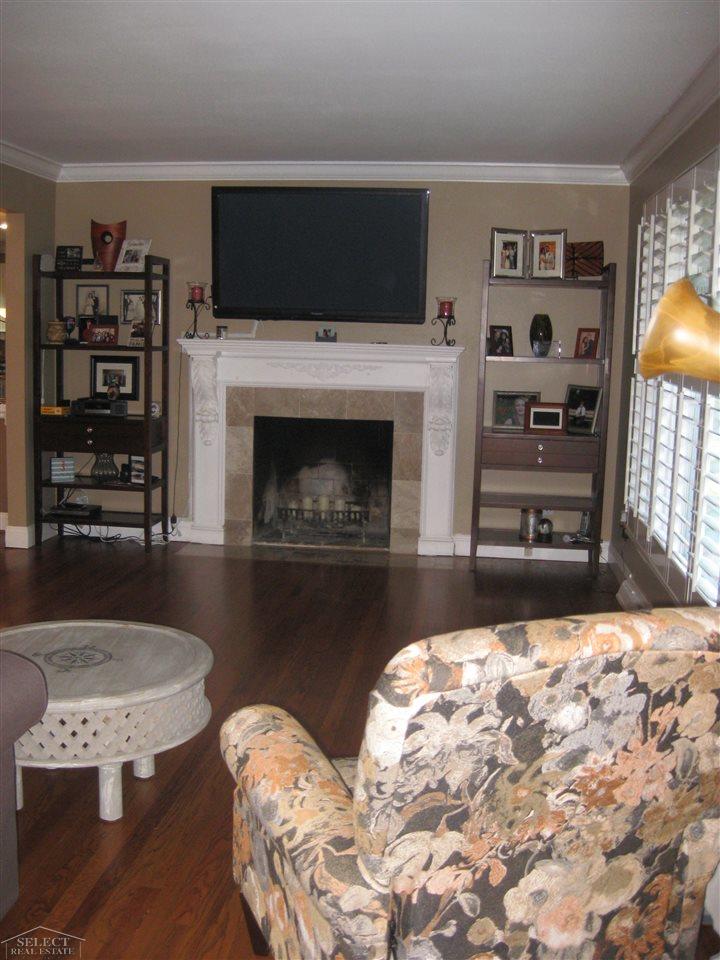 1427 Sycamore Drive Rochester, MI 48307 - Photo 8 of 24 31386952-7.JPG