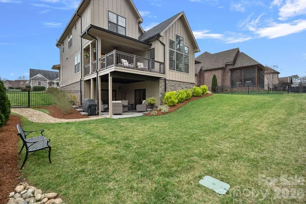 $669,900 | 860 38th Avenue Northeast, Hickory, NC 28601