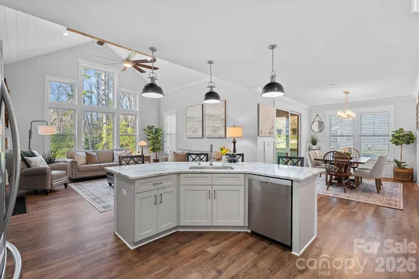 $669,900 | 860 38th Avenue Northeast, Hickory, NC 28601