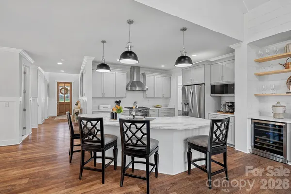 $669,900 | 860 38th Avenue Northeast, Hickory, NC 28601