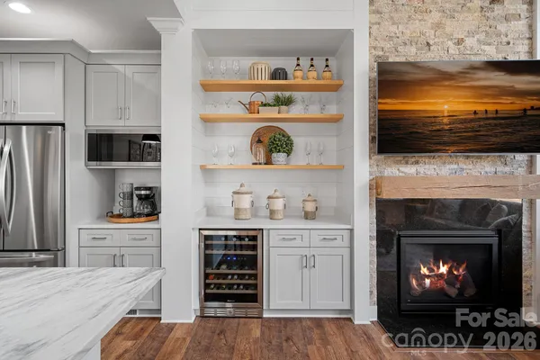 $669,900 | 860 38th Avenue Northeast, Hickory, NC 28601