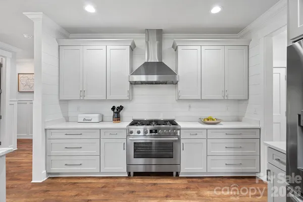 $669,900 | 860 38th Avenue Northeast, Hickory, NC 28601