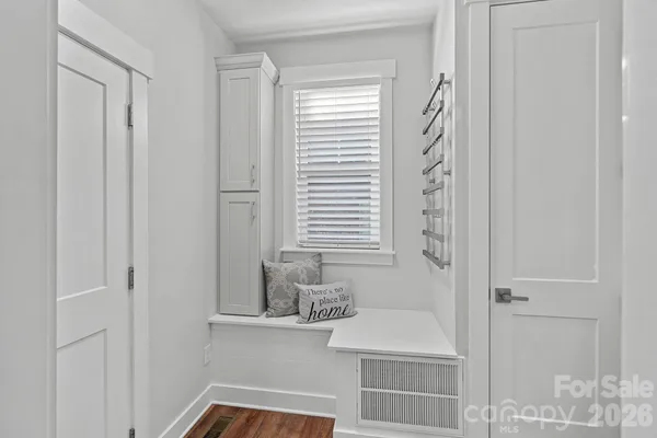 $669,900 | 860 38th Avenue Northeast, Hickory, NC 28601