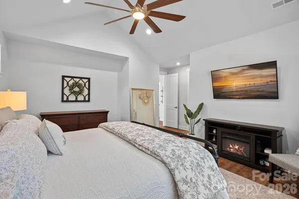 $669,900 | 860 38th Avenue Northeast, Hickory, NC 28601