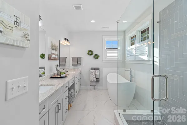 $669,900 | 860 38th Avenue Northeast, Hickory, NC 28601