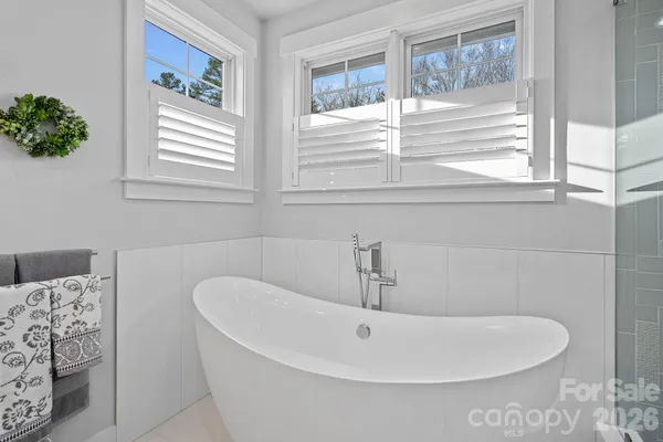 $669,900 | 860 38th Avenue Northeast, Hickory, NC 28601