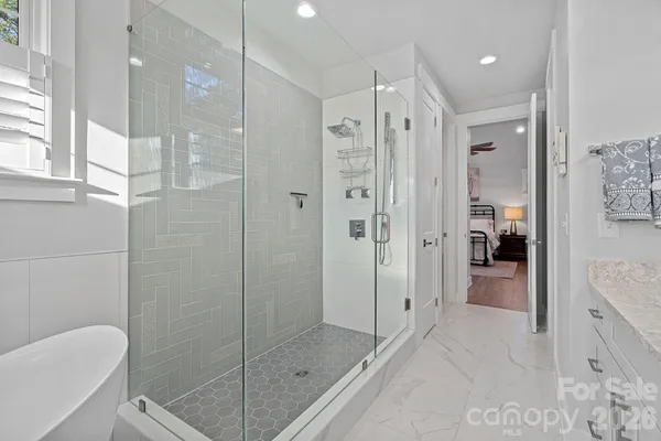 $669,900 | 860 38th Avenue Northeast, Hickory, NC 28601