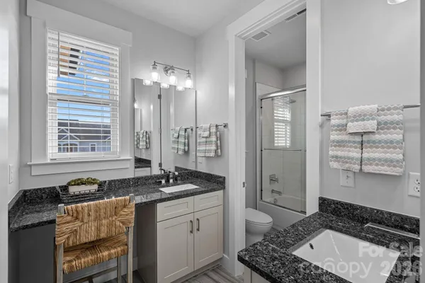 $669,900 | 860 38th Avenue Northeast, Hickory, NC 28601