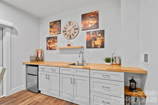 $669,900 | 860 38th Avenue Northeast, Hickory, NC 28601