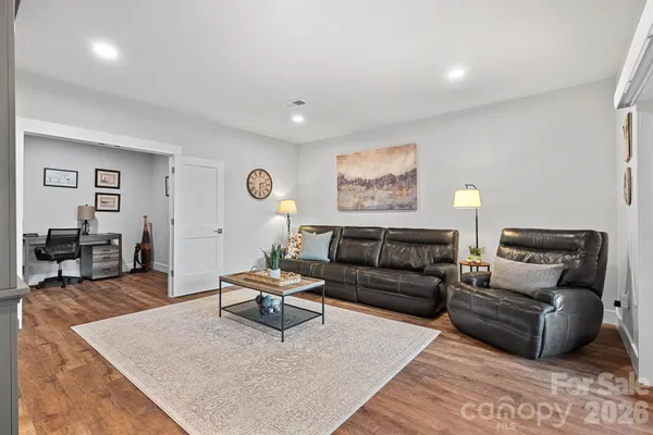 $669,900 | 860 38th Avenue Northeast, Hickory, NC 28601