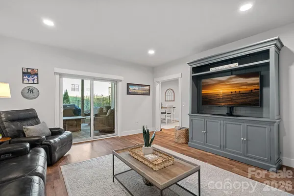 $669,900 | 860 38th Avenue Northeast, Hickory, NC 28601