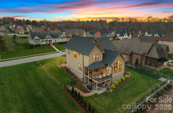 $669,900 | 860 38th Avenue Northeast, Hickory, NC 28601