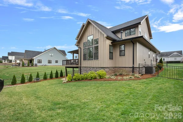 $669,900 | 860 38th Avenue Northeast, Hickory, NC 28601